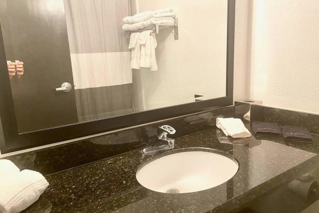 Riverview, Studio 507, Beach Steps Away!+Pool+Wifi Ruskin Ngoại thất bức ảnh