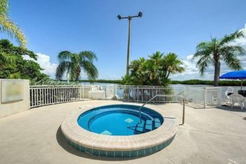 Riverview, Studio 507, Beach Steps Away!+Pool+Wifi Ruskin Ngoại thất bức ảnh